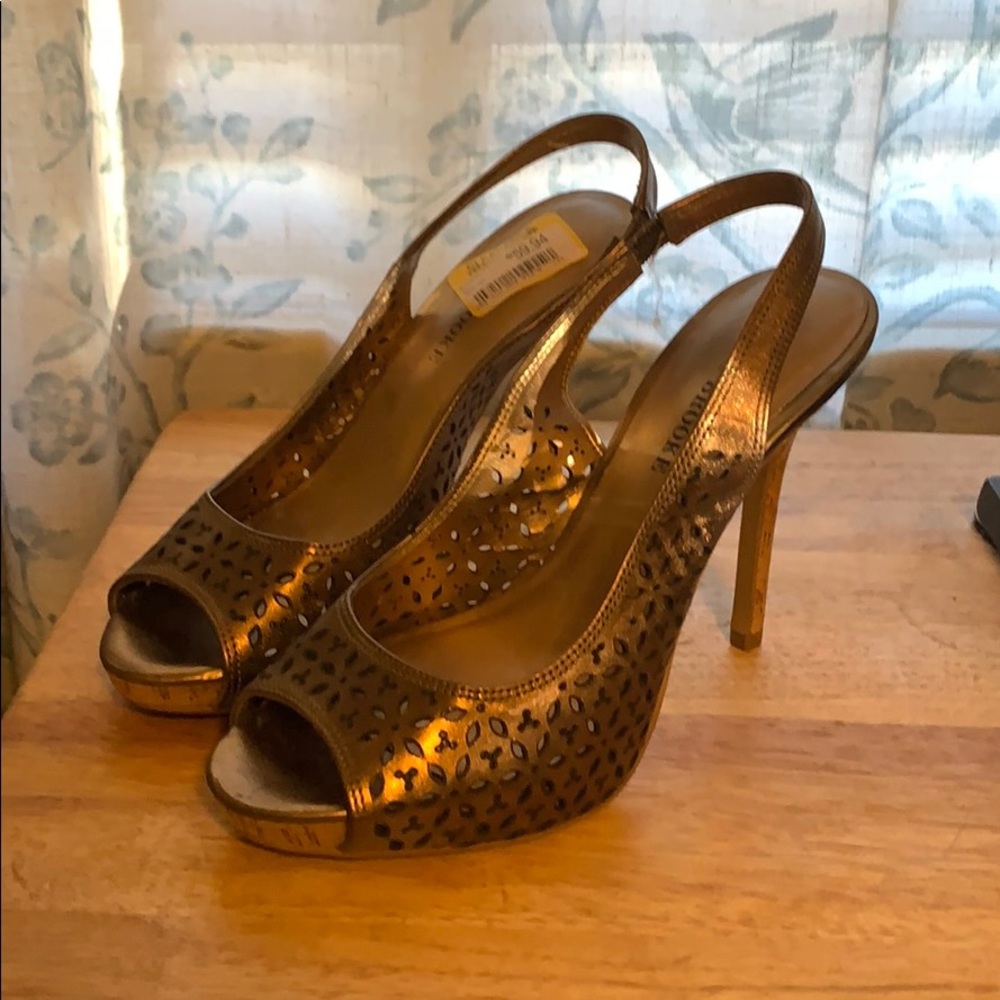Bronze cut out peep toe pumps size 7